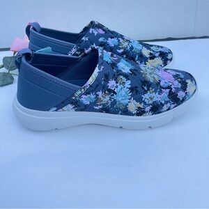 Vera Bradley VB Cloud Slip-on shoes Blue Floral Women's Size 9